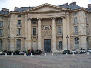 La façade de l'Ecole de Droit de la Sorbonne